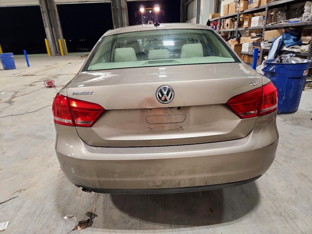 2015 VOLKSWAGEN PASSAT photo 11