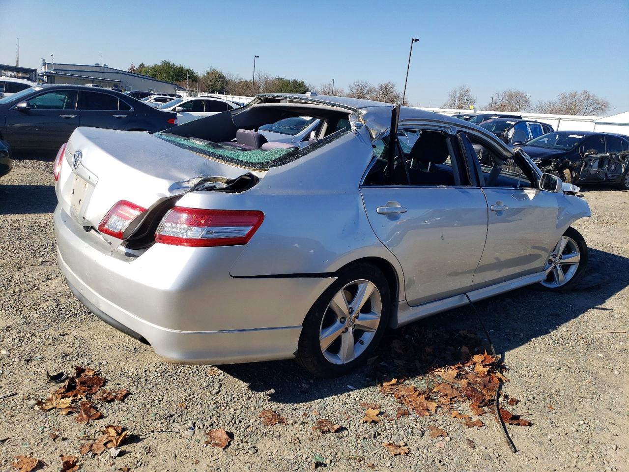 2011 TOYOTA CAMRY BASE photo 3