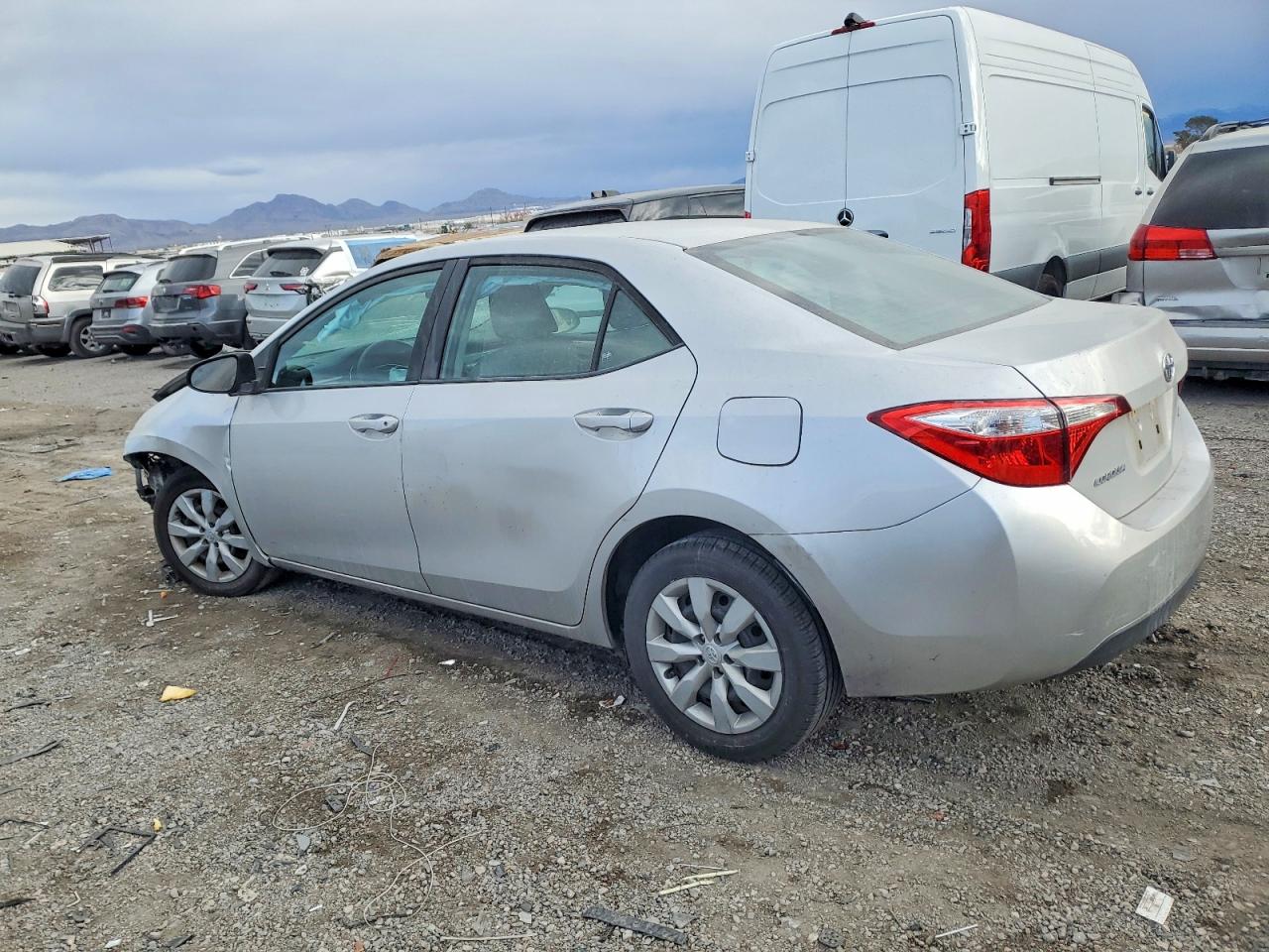 2016 TOYOTA COROLLA L photo 2