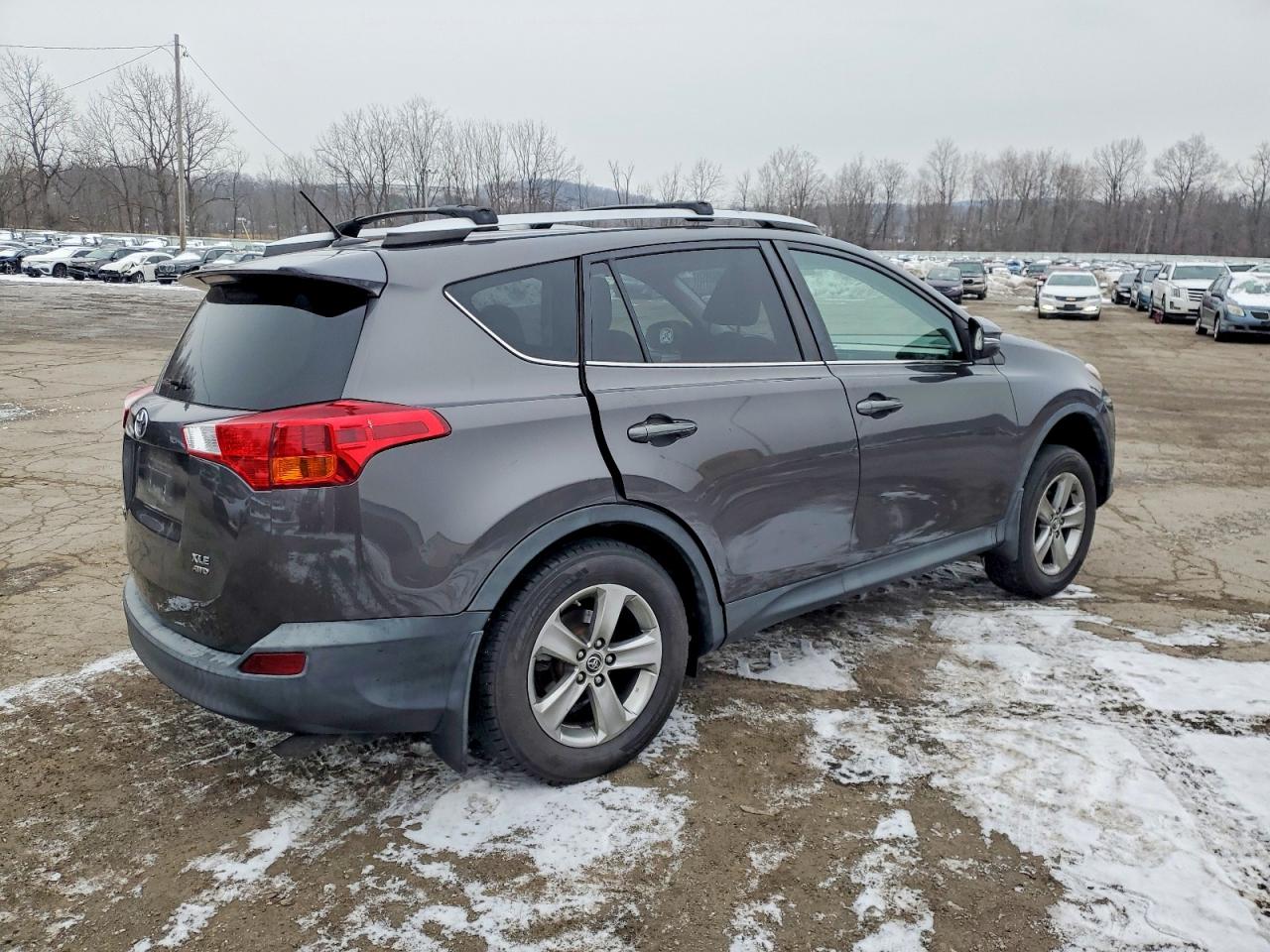 2015 TOYOTA RAV4 XLE photo 3