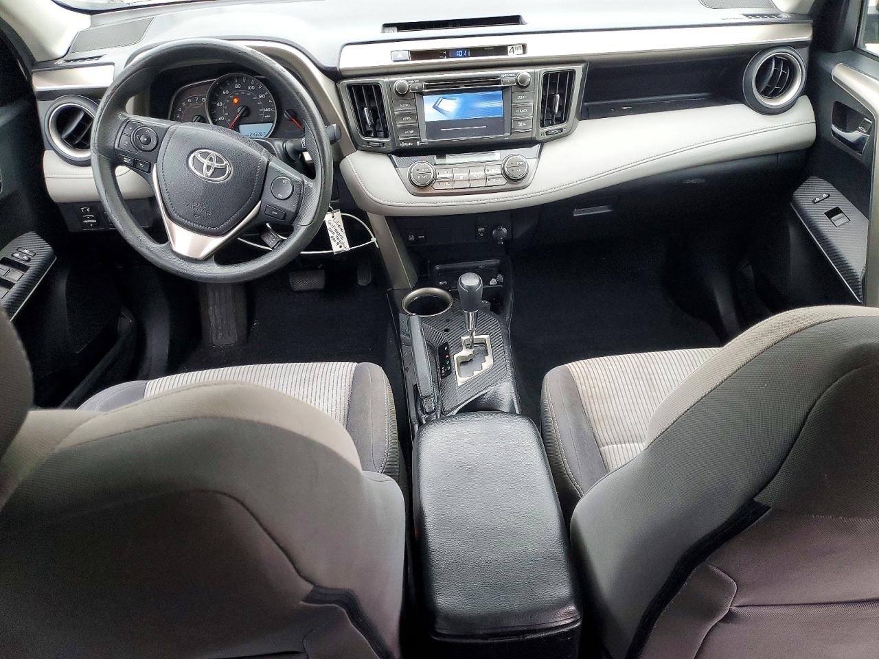 2015 TOYOTA RAV4 XLE photo 8
