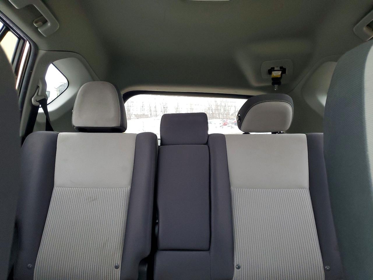 2015 TOYOTA RAV4 XLE photo 10