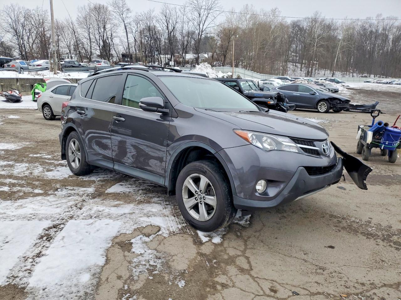 2015 TOYOTA RAV4 XLE photo 4