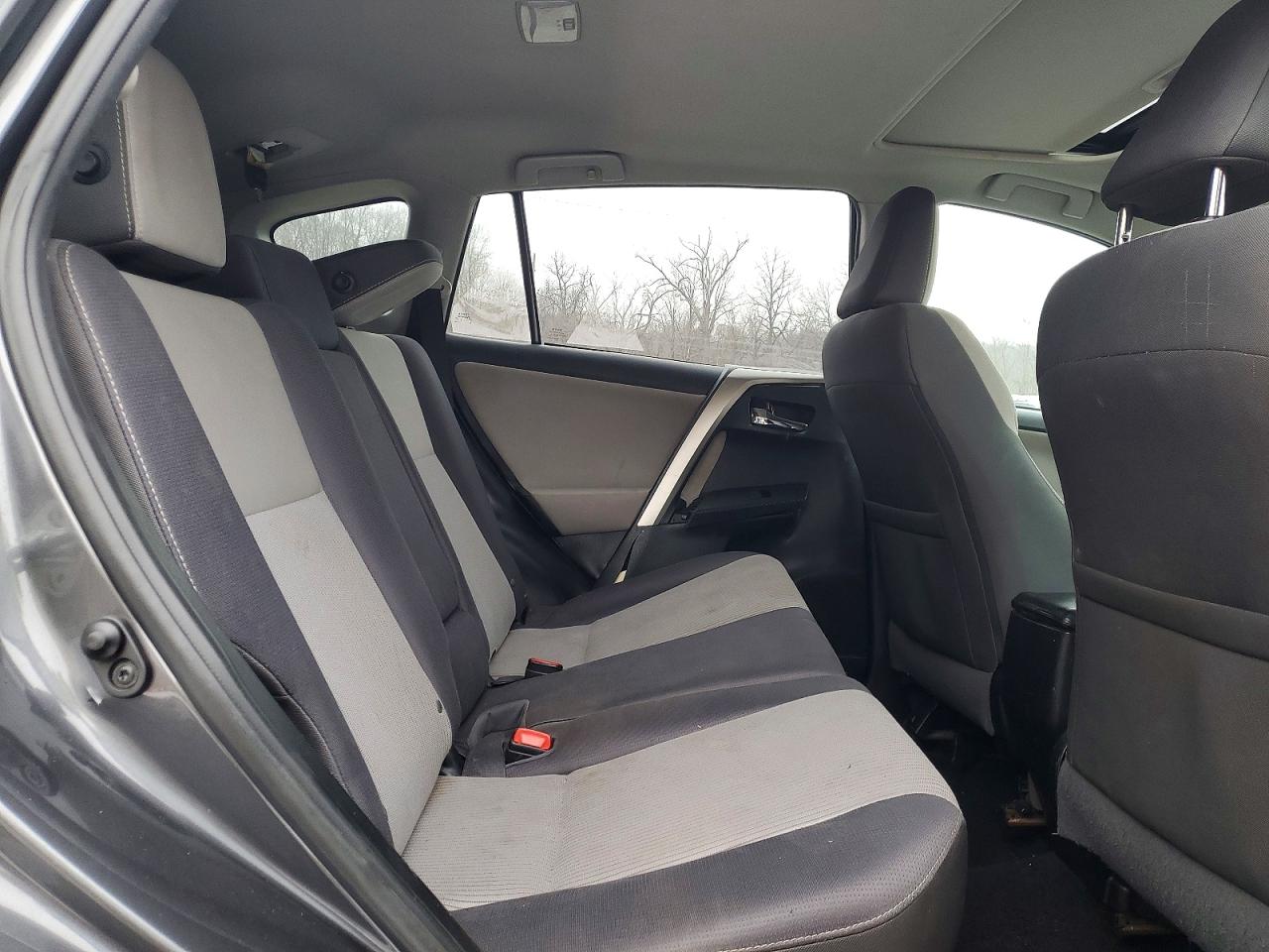 2015 TOYOTA RAV4 XLE photo 11