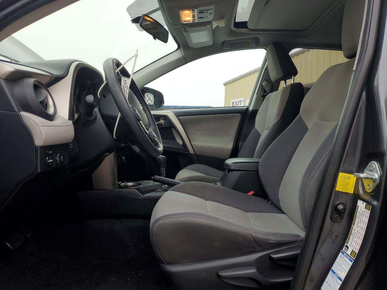 2015 TOYOTA RAV4 XLE photo 7
