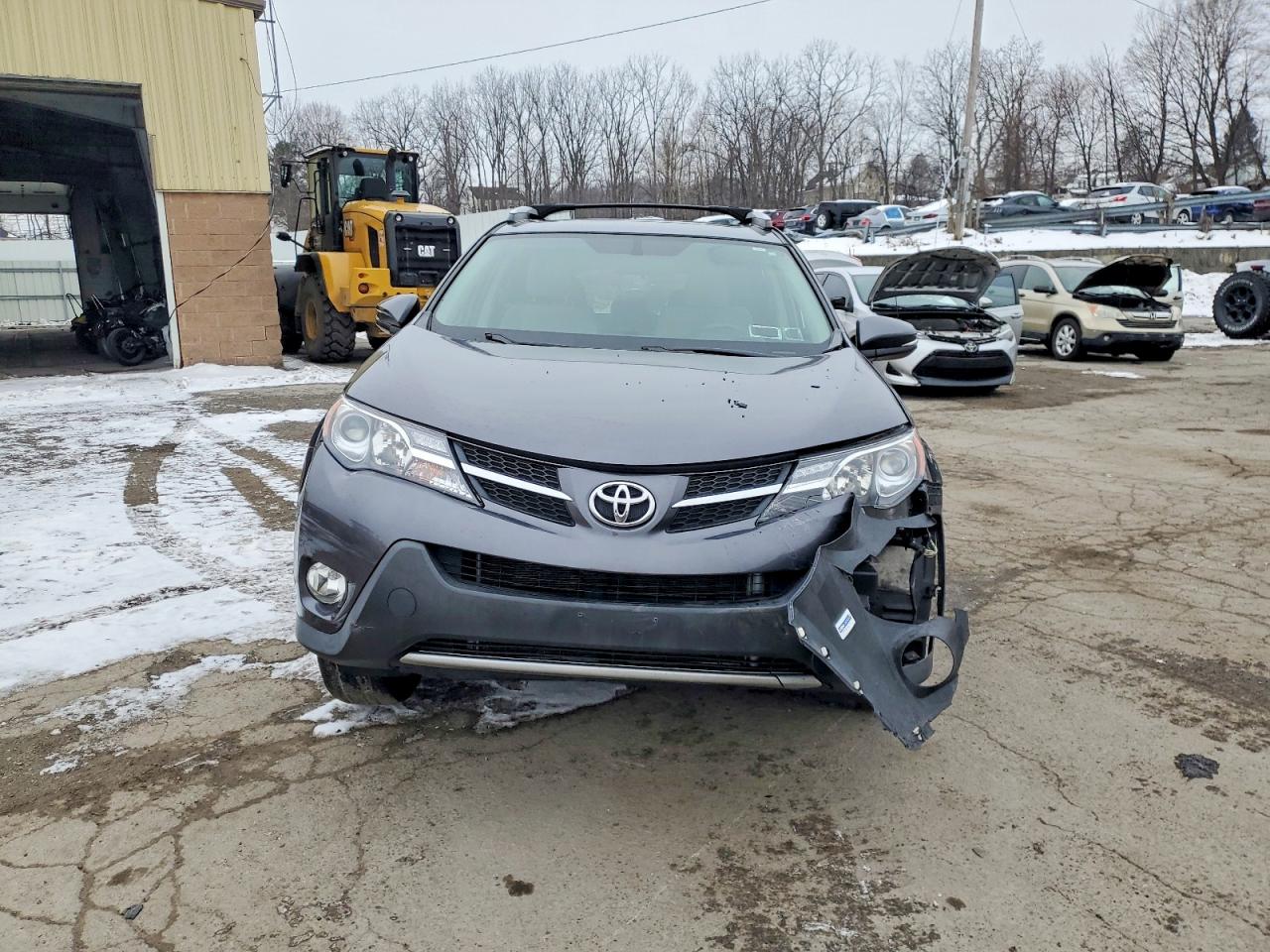 2015 TOYOTA RAV4 XLE photo 5