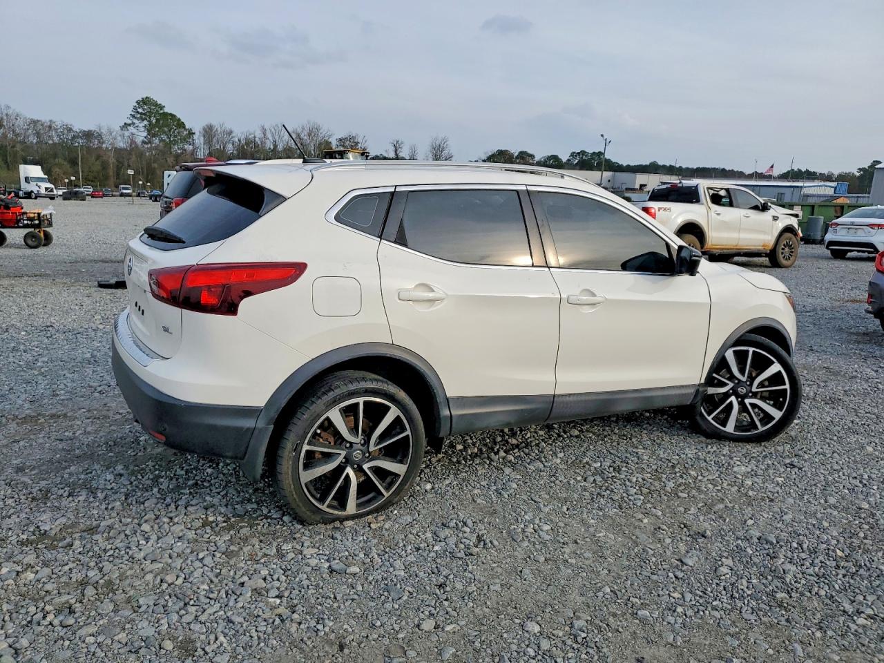 2019 NISSAN ROGUE SPORT S photo 3