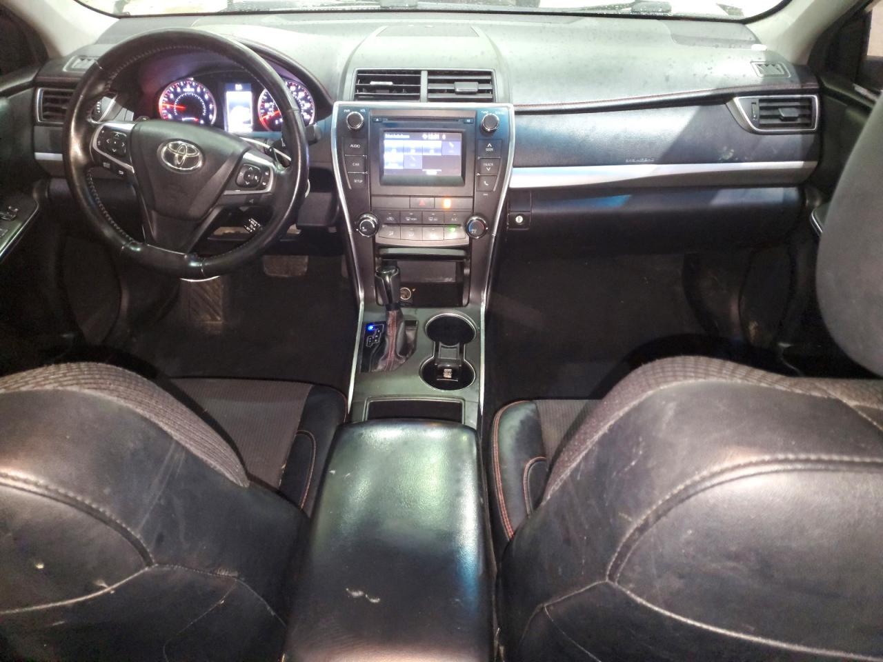2016 TOYOTA CAMRY LE photo 8