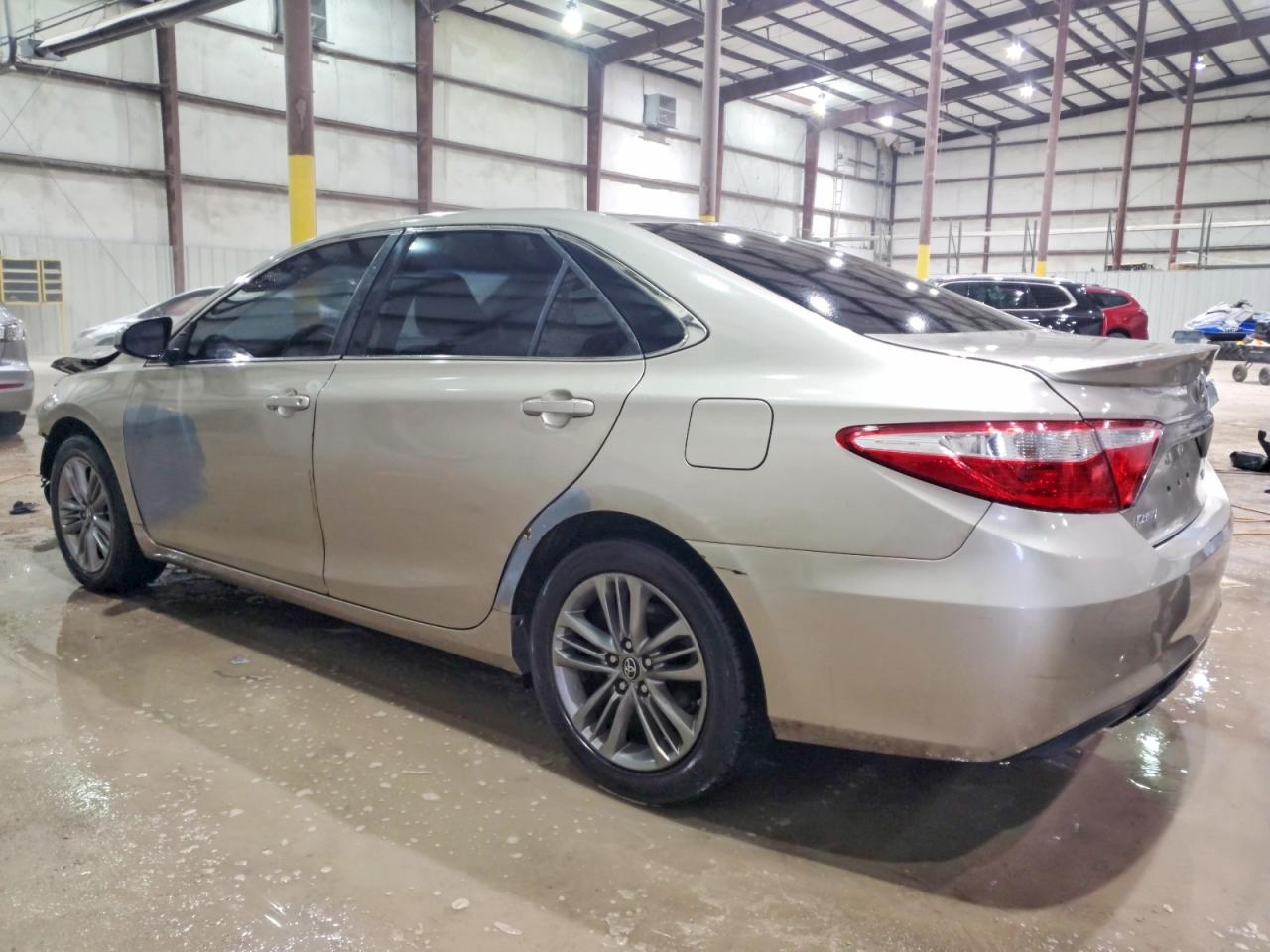 2016 TOYOTA CAMRY LE photo 2