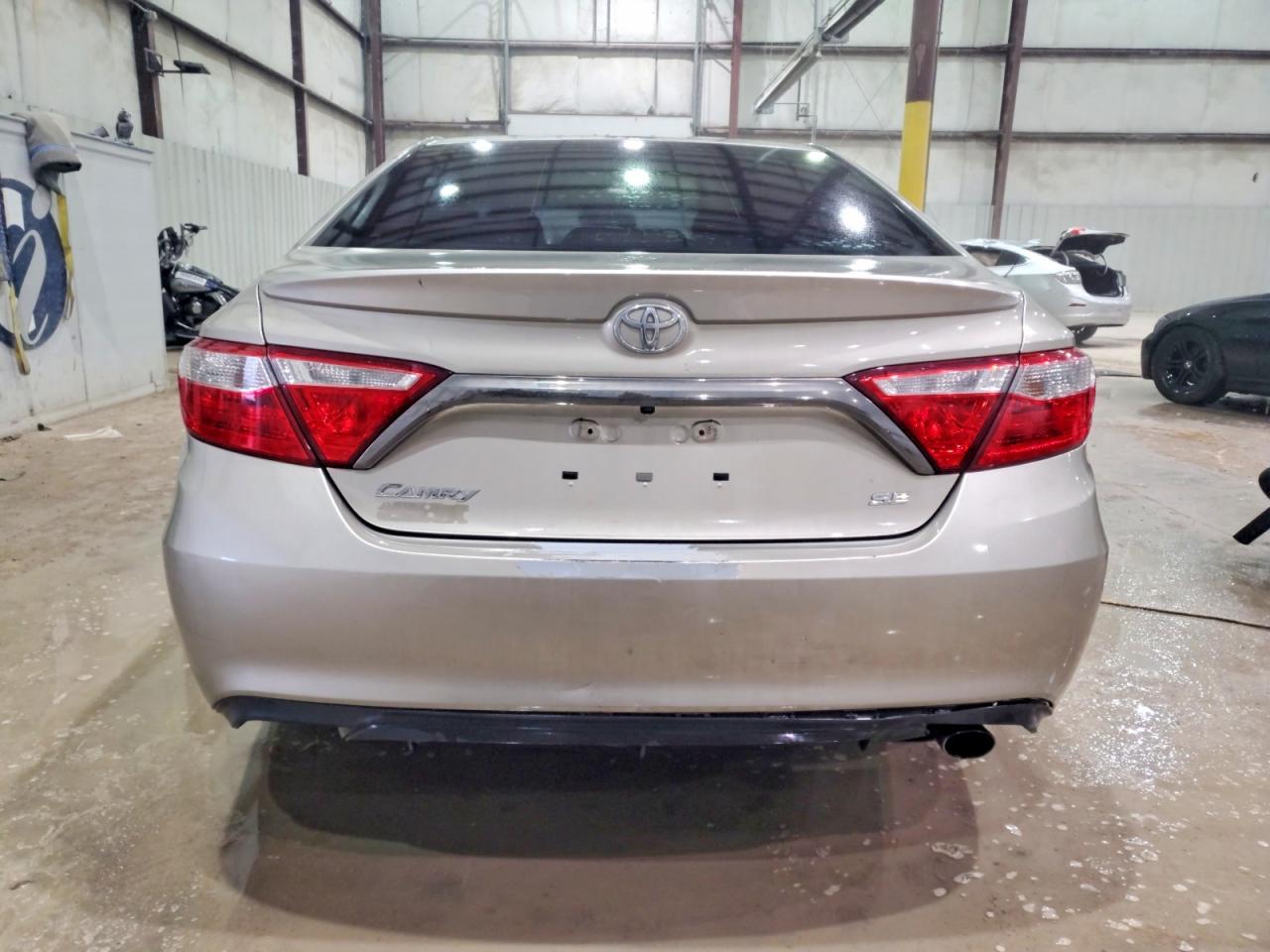 2016 TOYOTA CAMRY LE photo 6