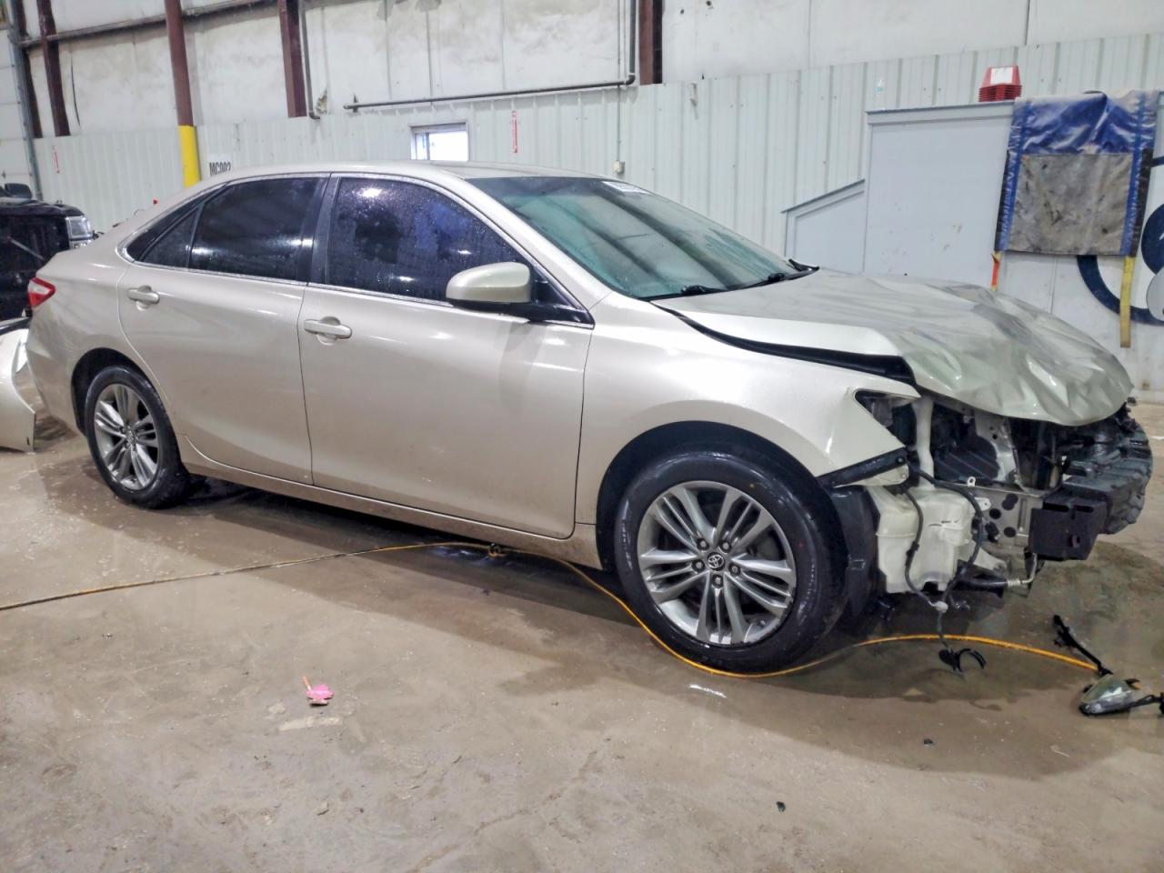 2016 TOYOTA CAMRY LE photo 4