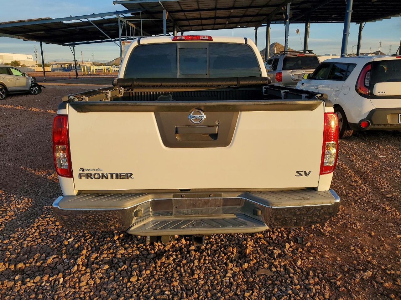 2017 NISSAN FRONTIER S photo 6