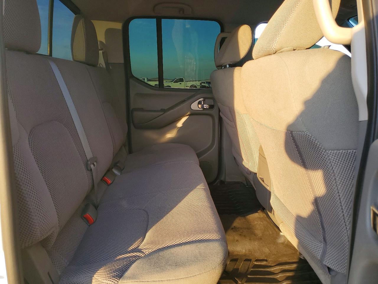 2017 NISSAN FRONTIER S photo 10