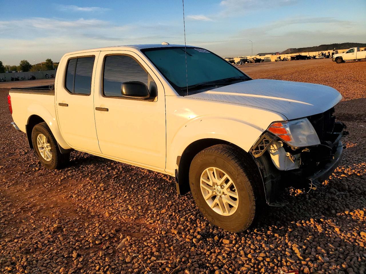 2017 NISSAN FRONTIER S photo 4