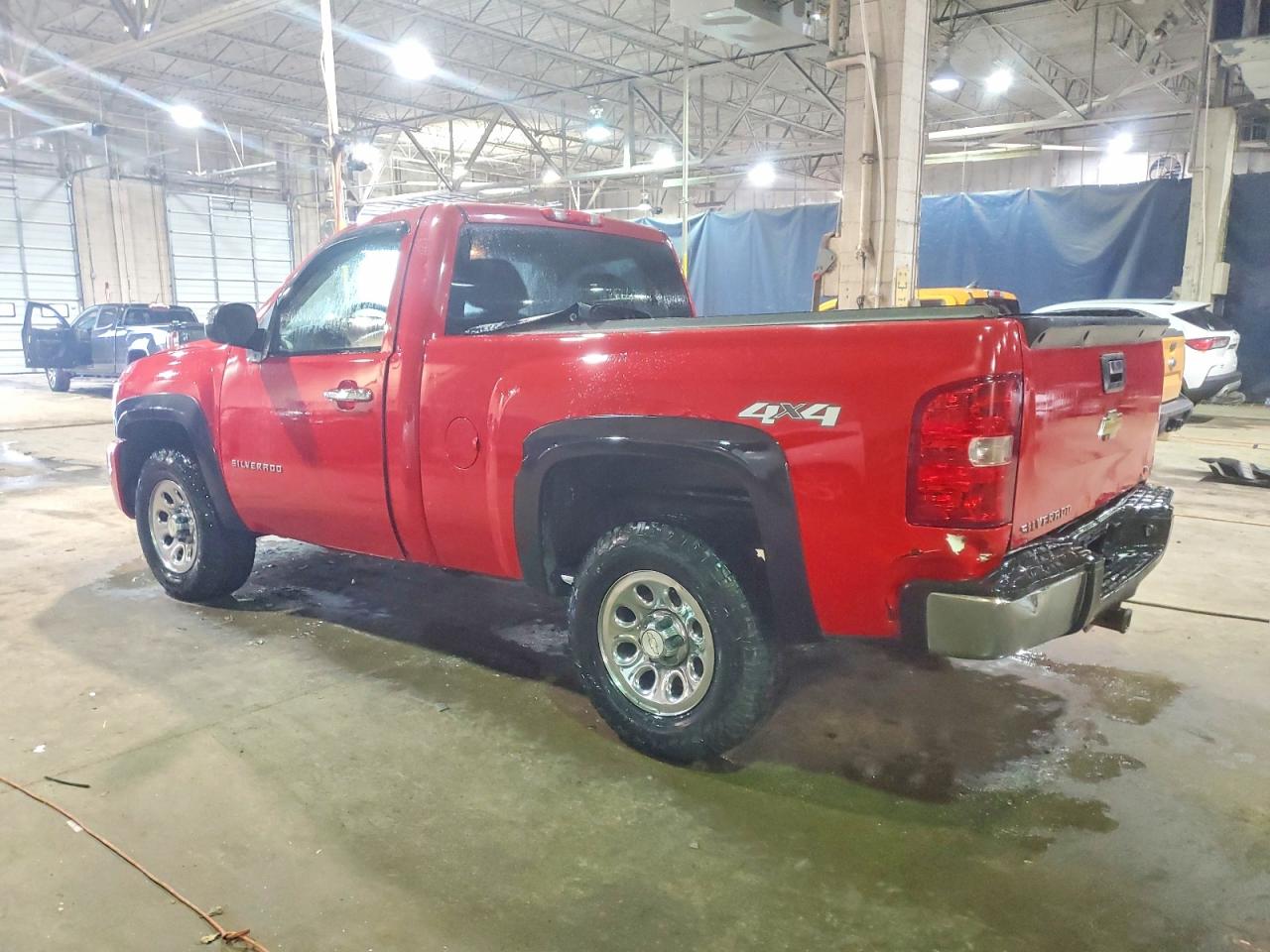 2010 CHEVROLET SILVERADO K1500 photo 2