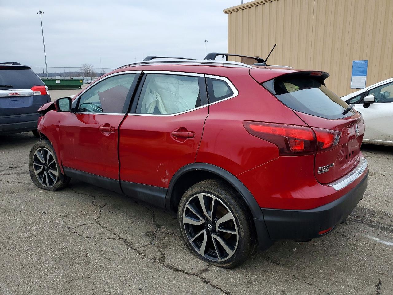 2017 NISSAN ROGUE photo 2