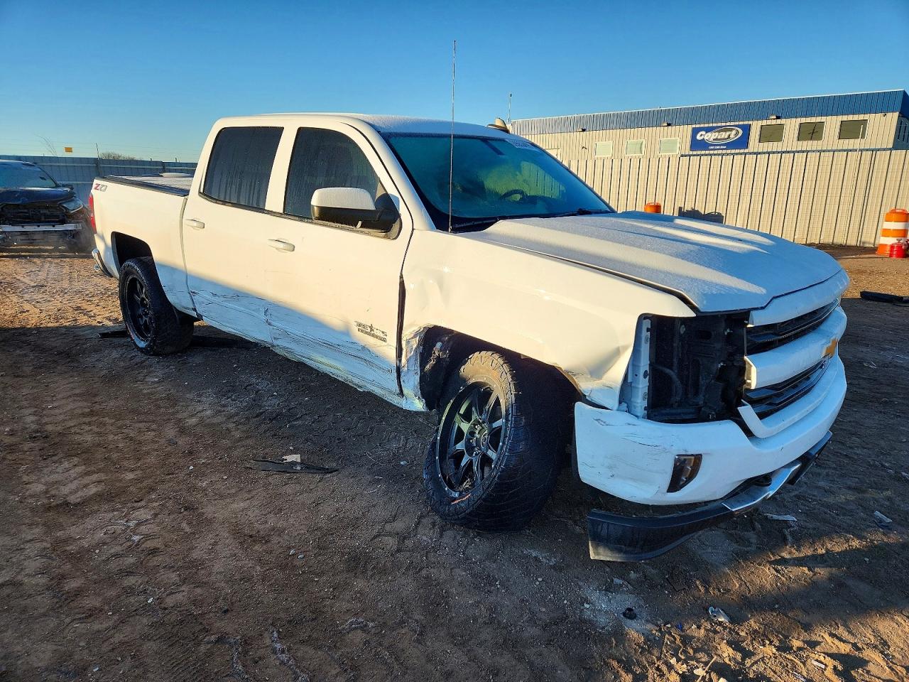 2018 CHEVROLET SILVERADO K1500 LT photo 4