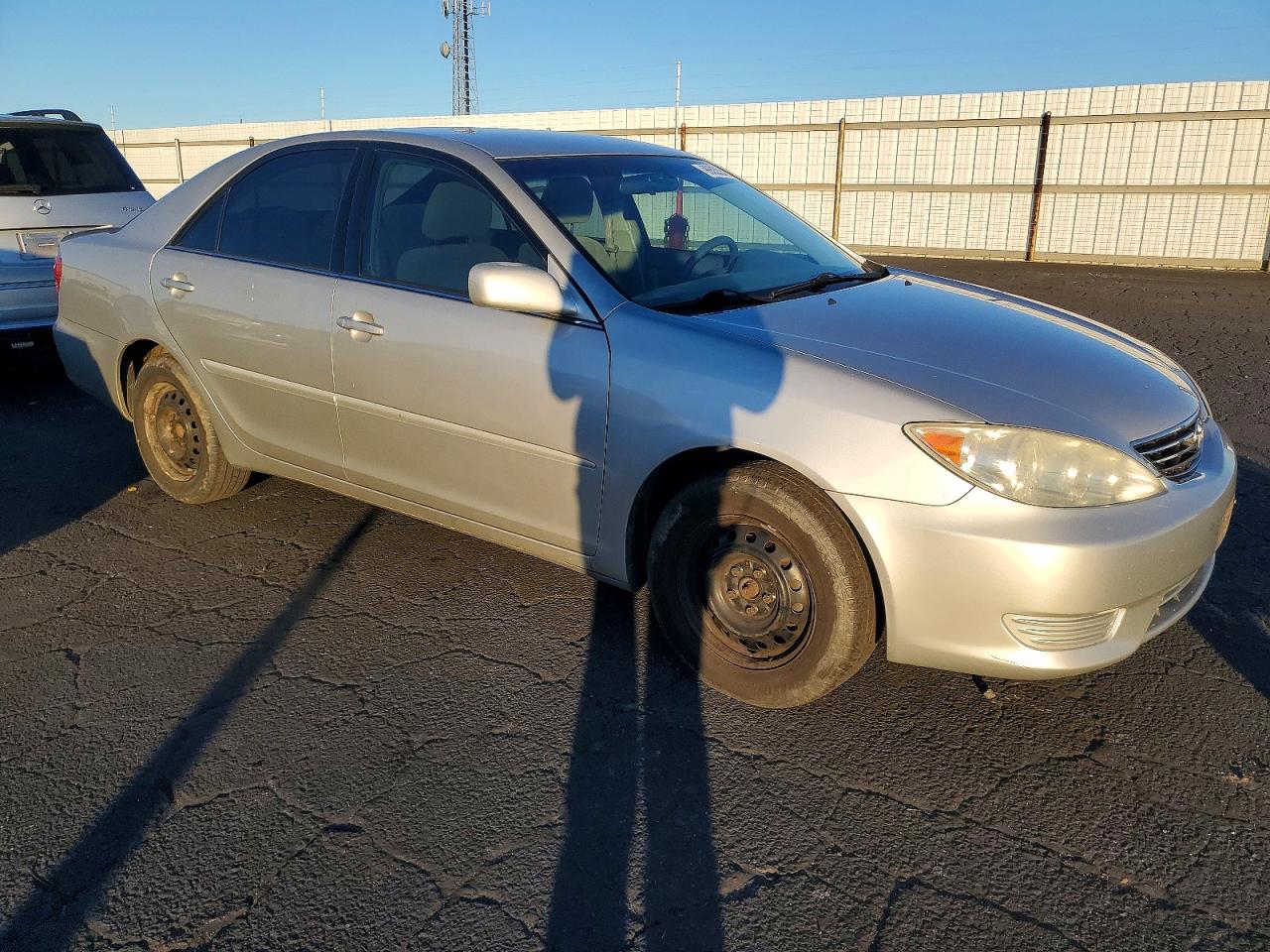 2005 TOYOTA CAMRY LE photo 4