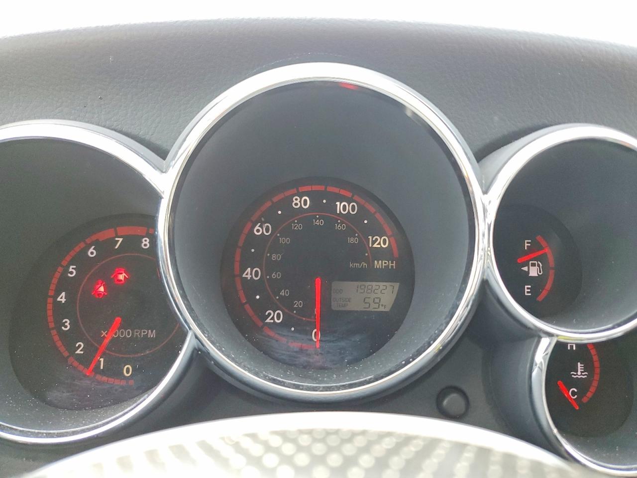 2005 TOYOTA COROLLA MATRIX XR photo 9