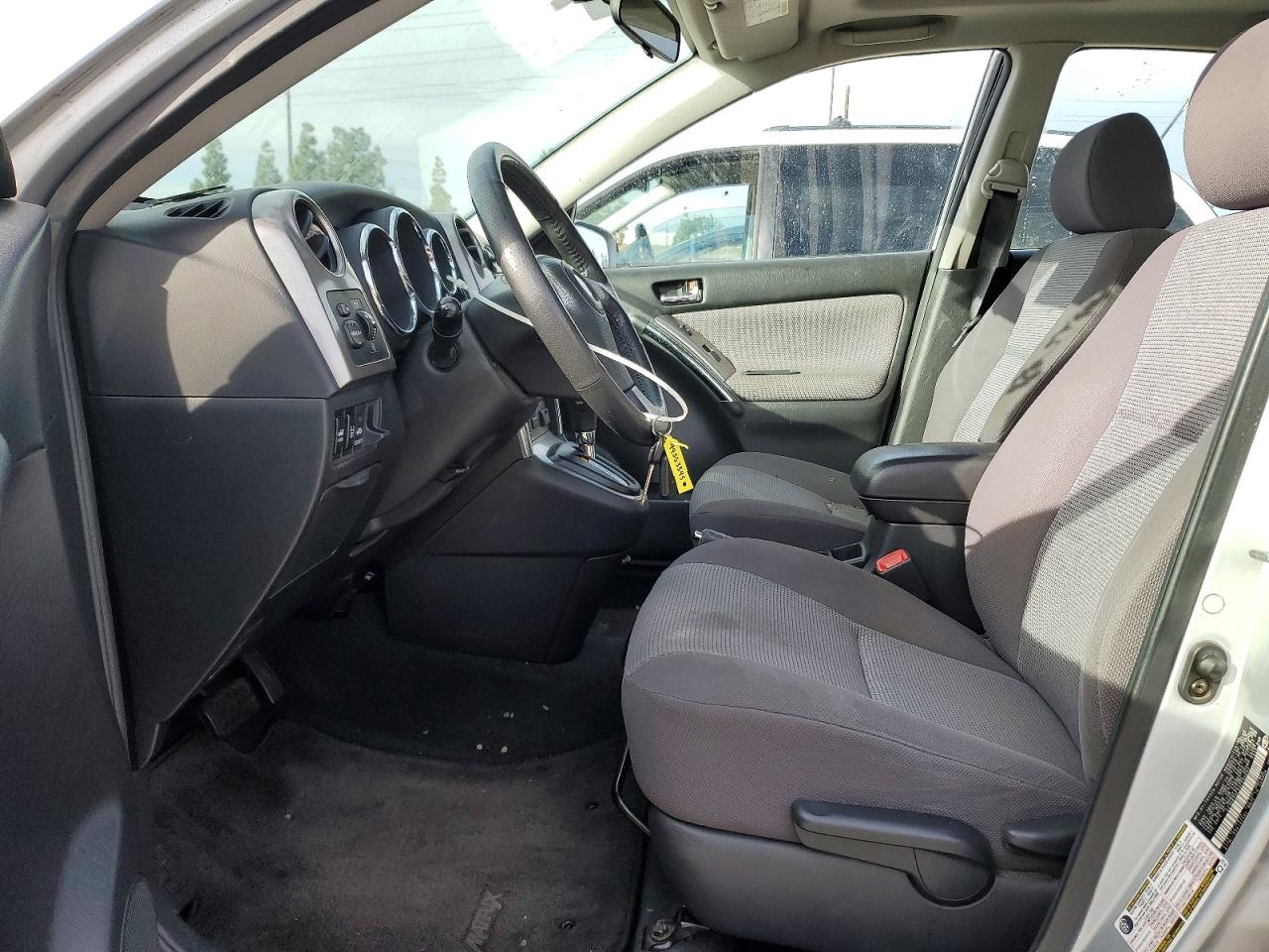 2005 TOYOTA COROLLA MATRIX XR photo 7