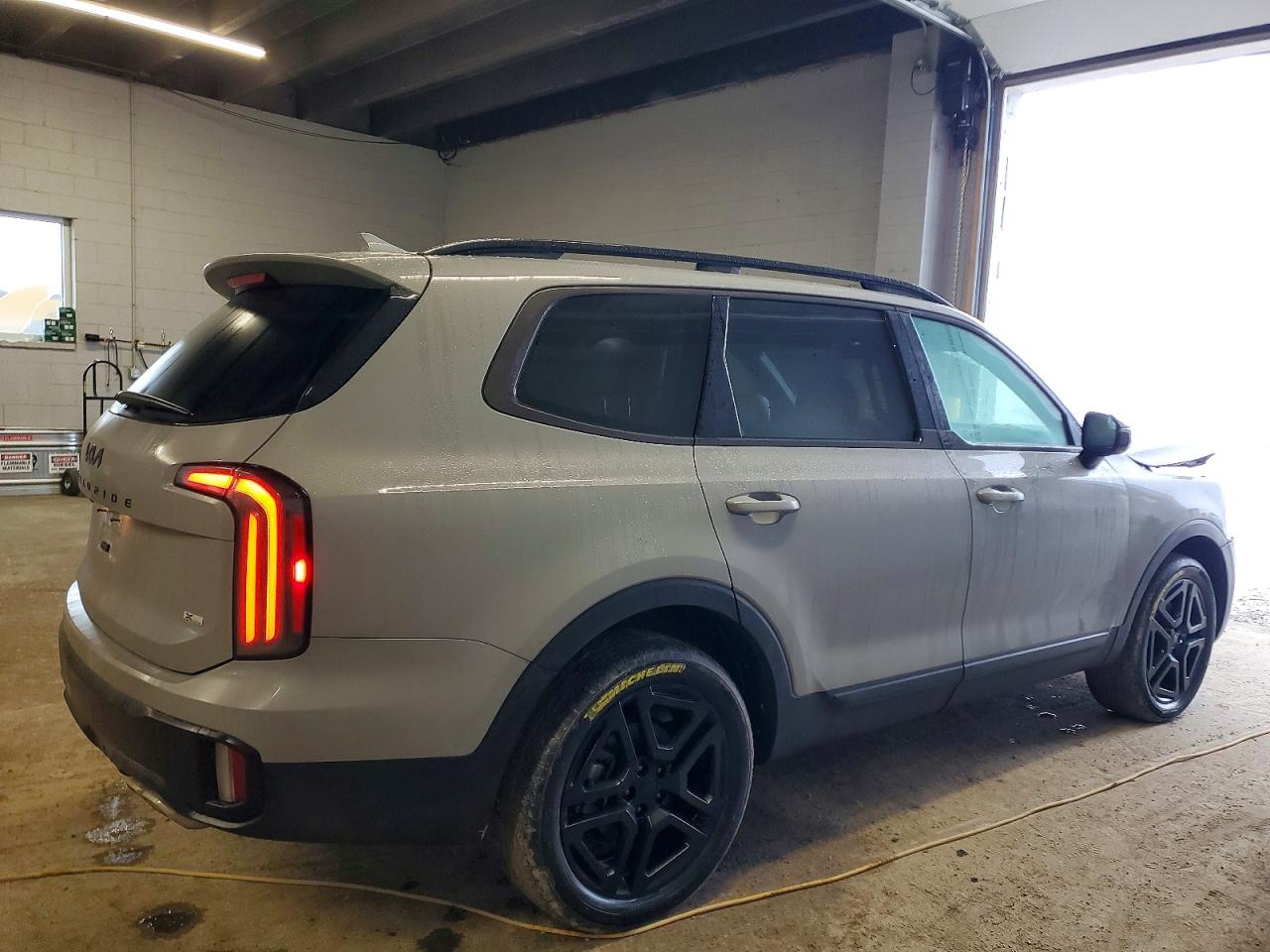2025 KIA TELLURIDE SX photo 3