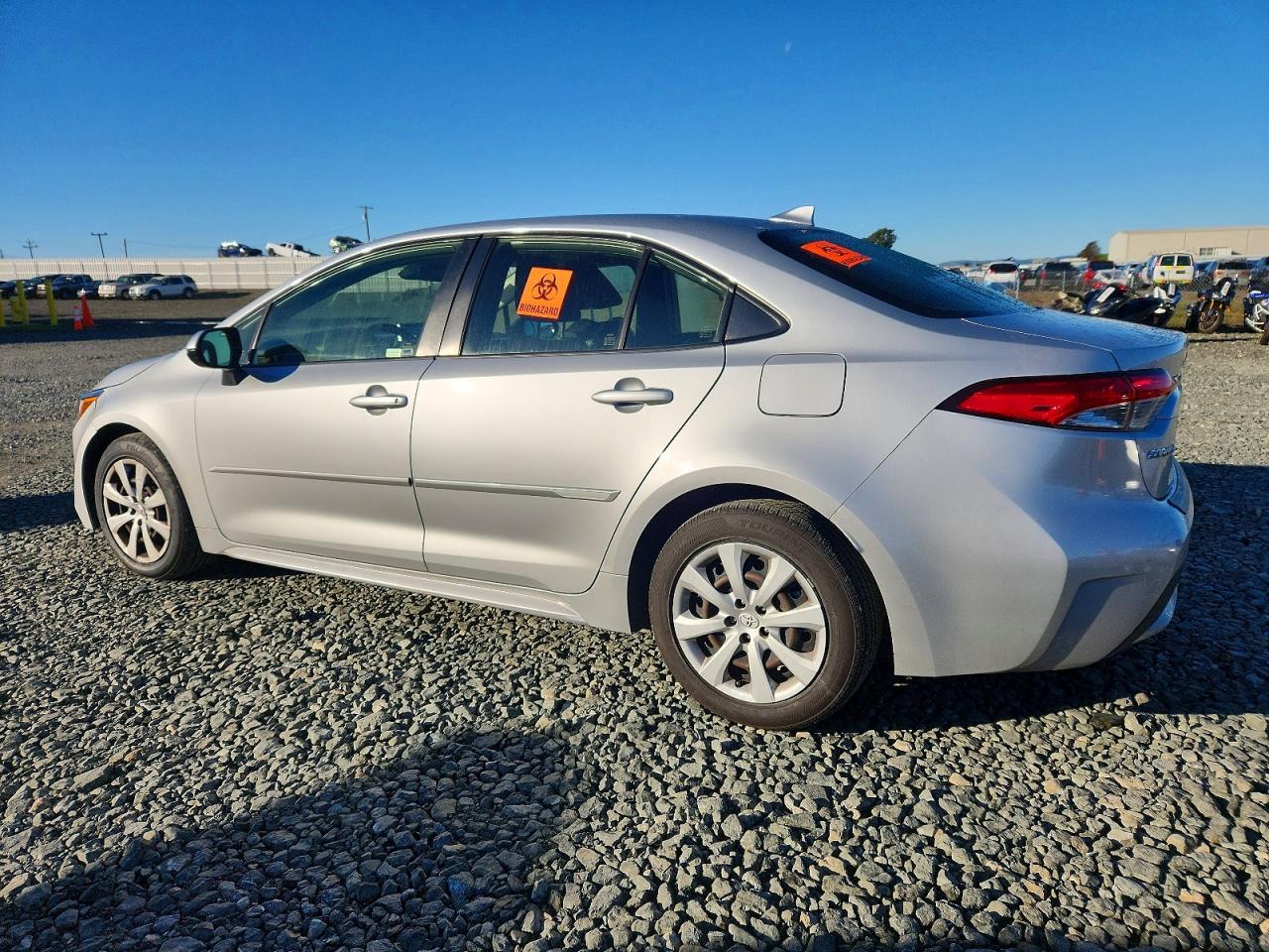 2021 TOYOTA COROLLA LE photo 2