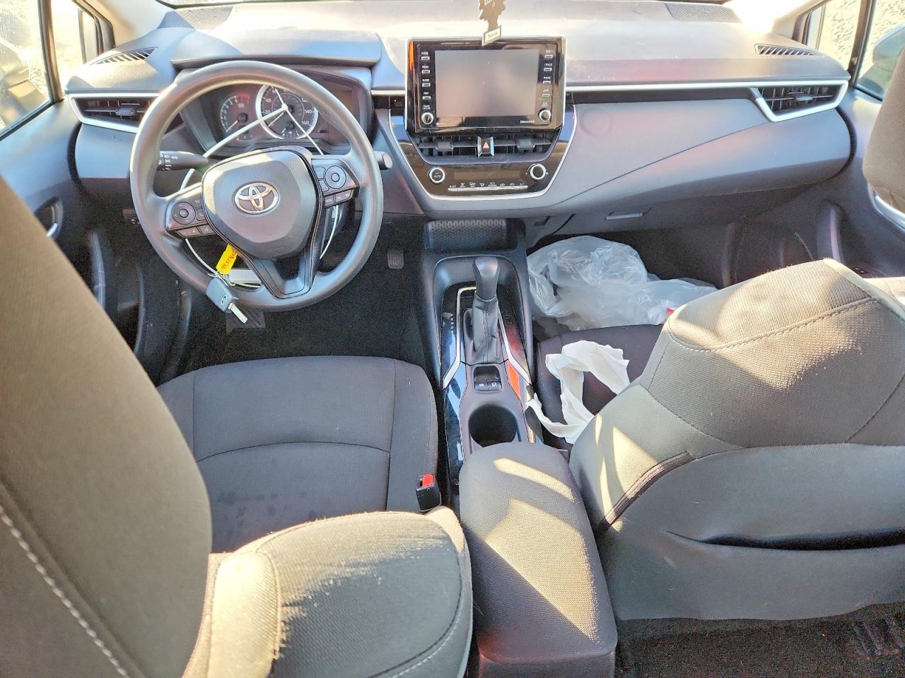 2021 TOYOTA COROLLA LE photo 8