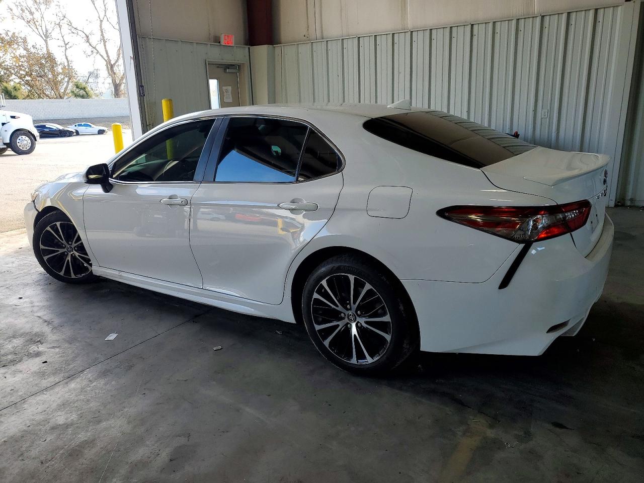 2019 TOYOTA CAMRY L photo 2