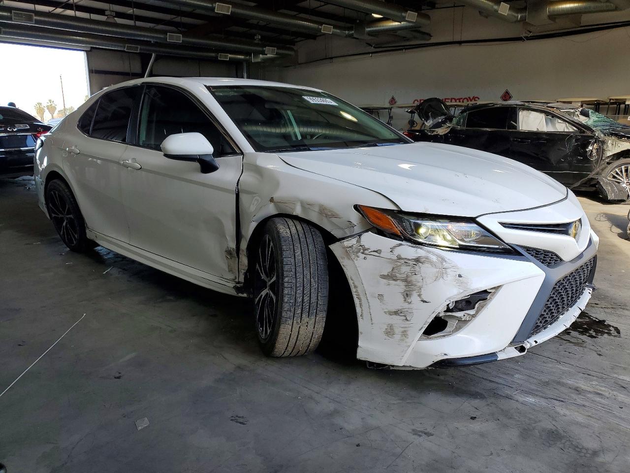 2019 TOYOTA CAMRY L photo 4