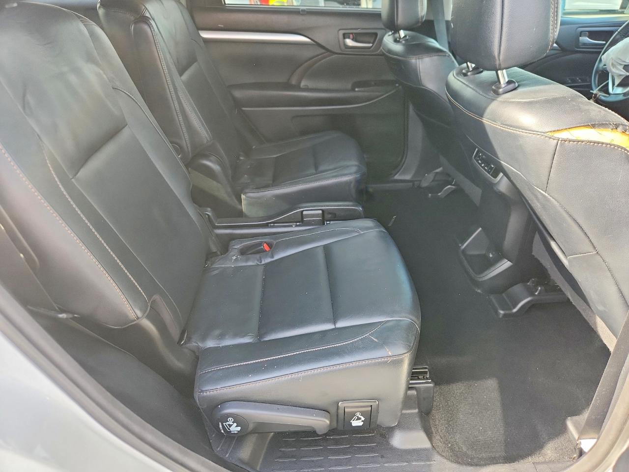 2017 TOYOTA HIGHLANDER XLE photo 11