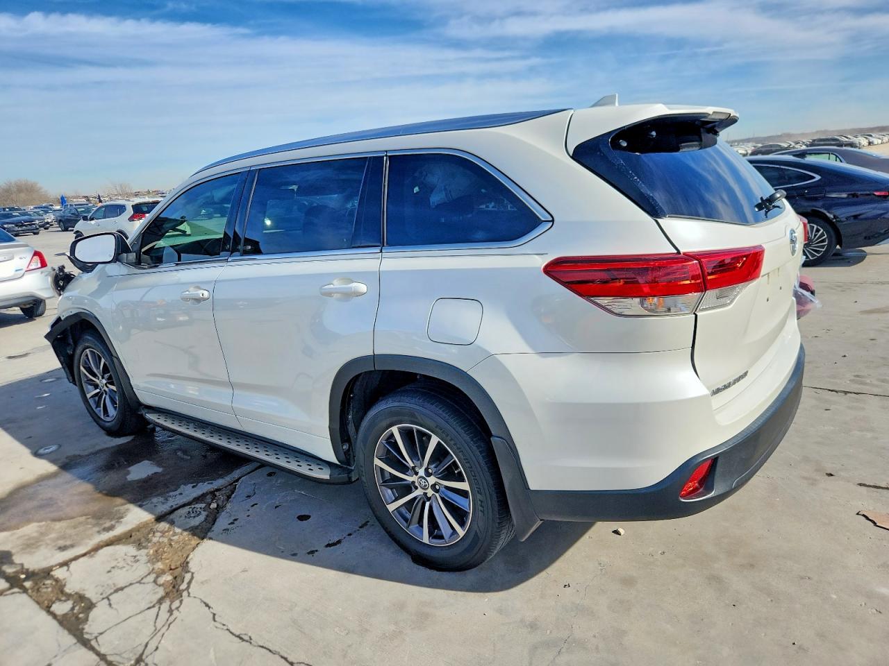 2017 TOYOTA HIGHLANDER XLE photo 2