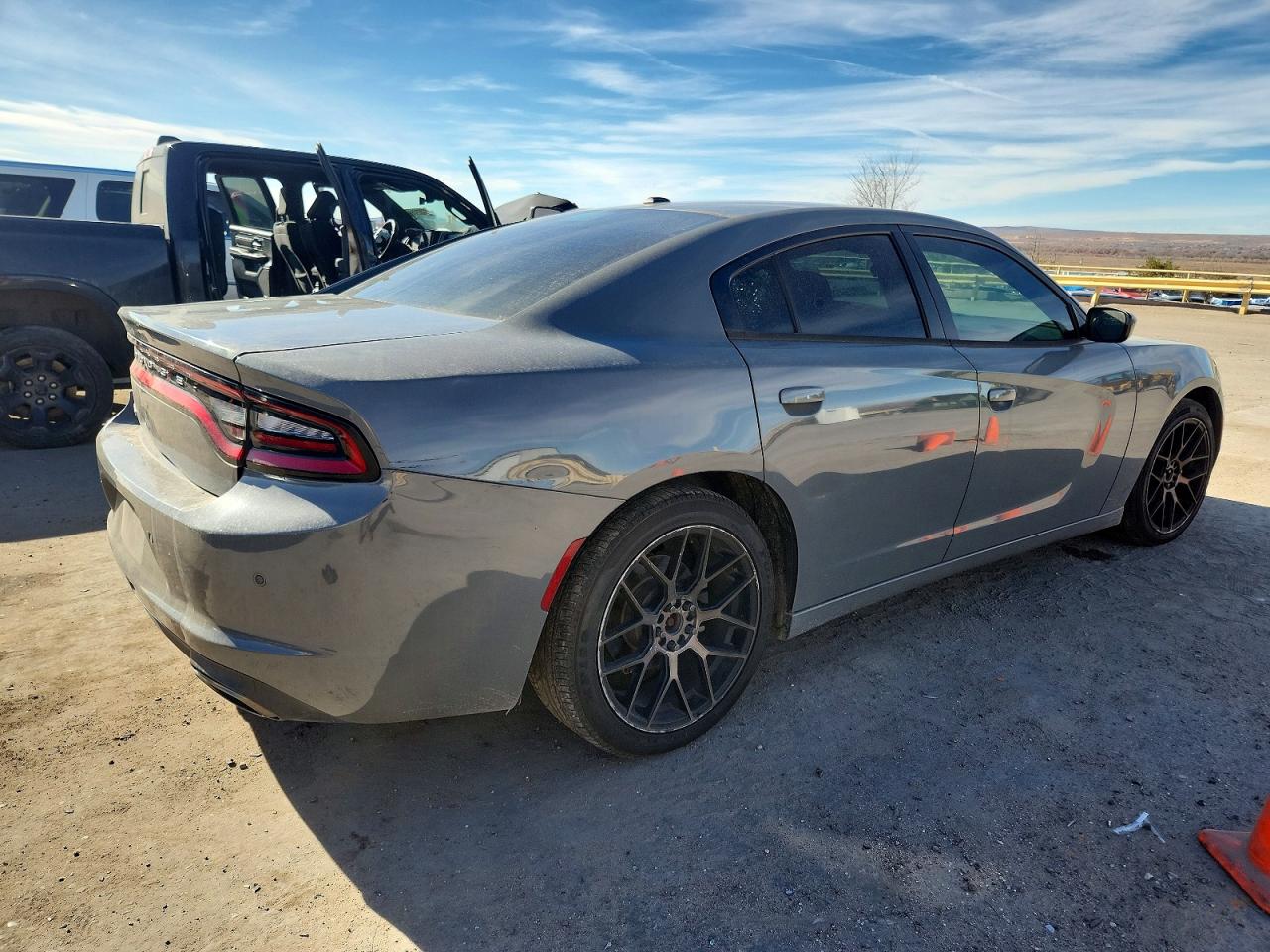 2017 DODGE CHARGER SE photo 3