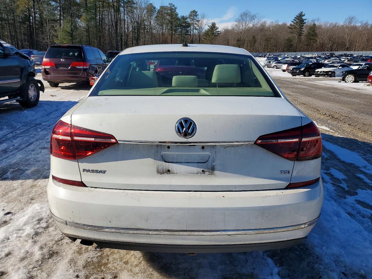 2017 VOLKSWAGEN PASSAT S photo 6
