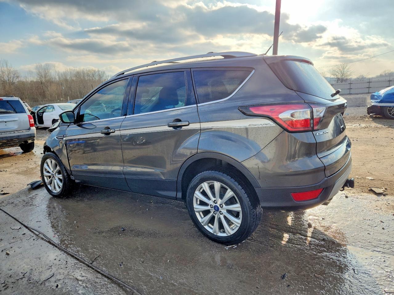2017 FORD ESCAPE TITANIUM photo 2