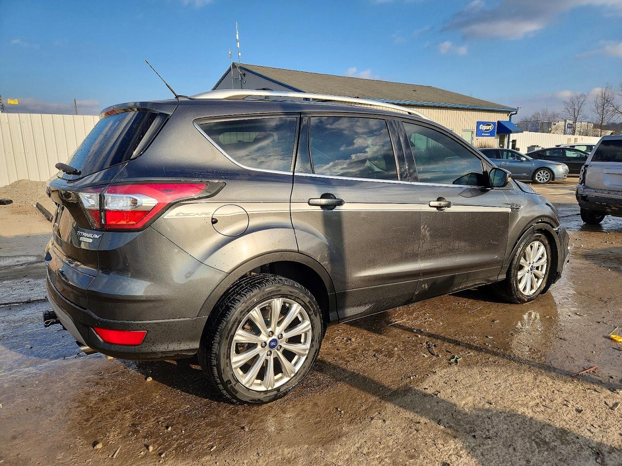 2017 FORD ESCAPE TITANIUM photo 3