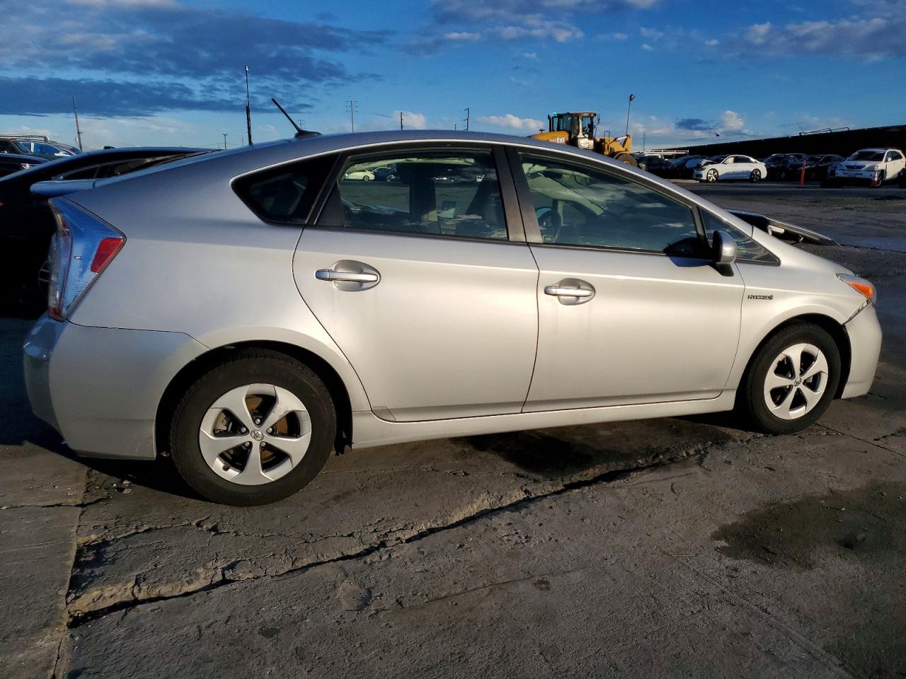 2015 TOYOTA PRIUS photo 3