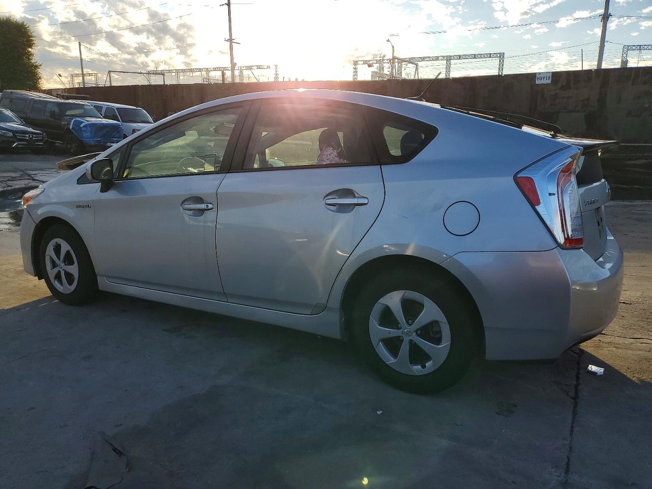 2015 TOYOTA PRIUS photo 2