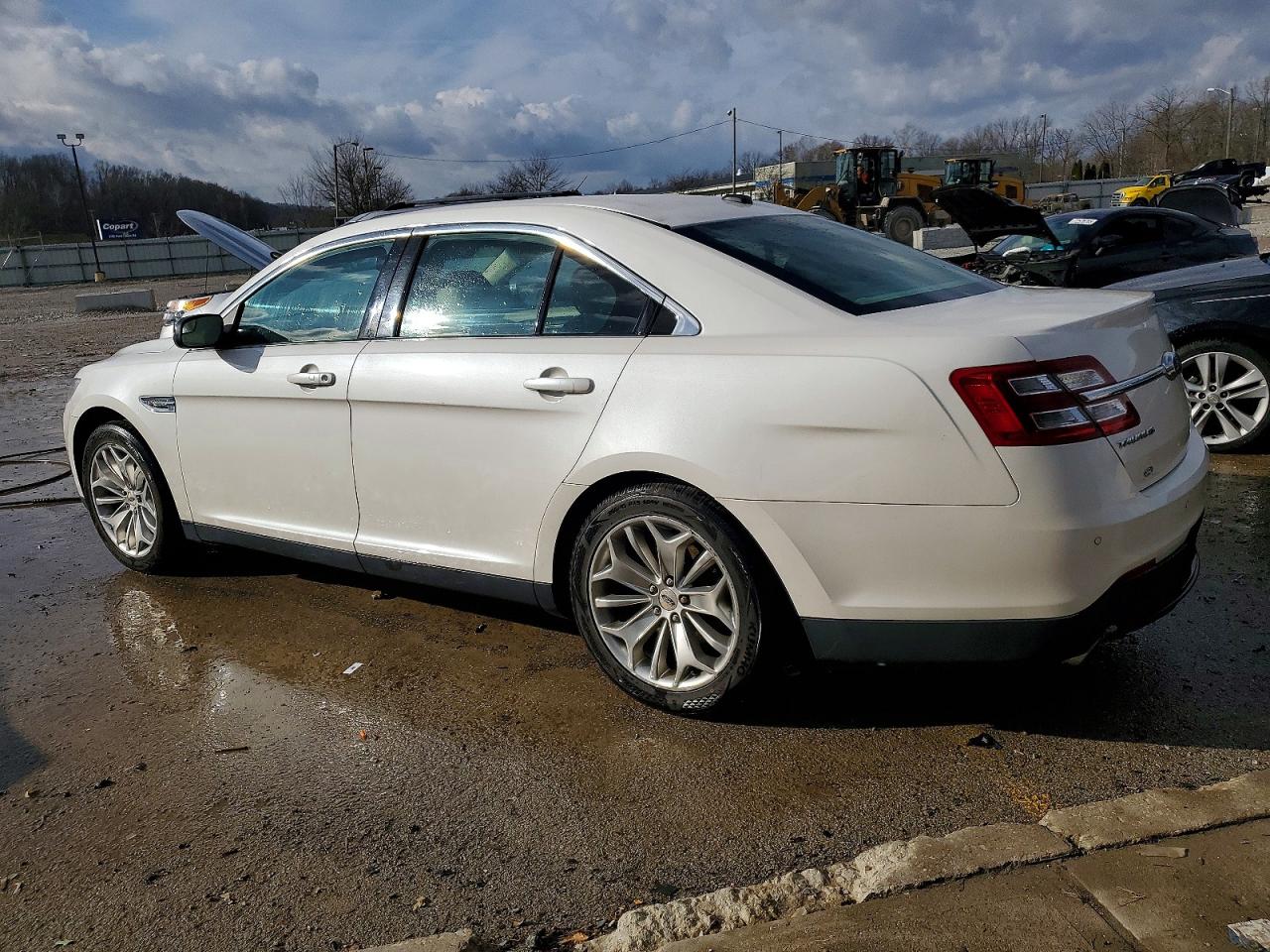 2015 FORD TAURUS LIMITED photo 2