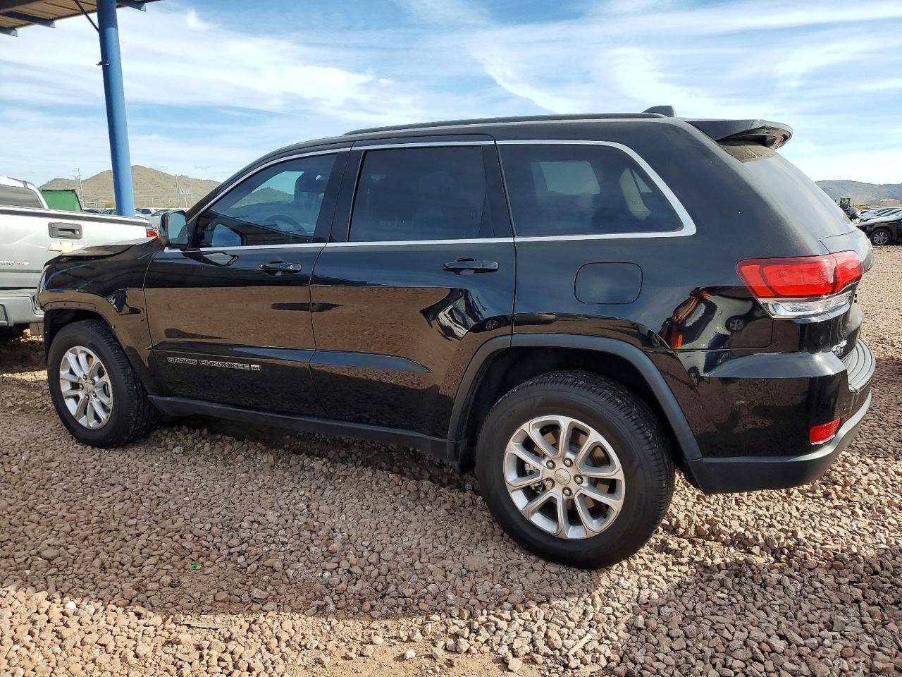 2022 JEEP GRAND CHEROKEE LAREDO E photo 2