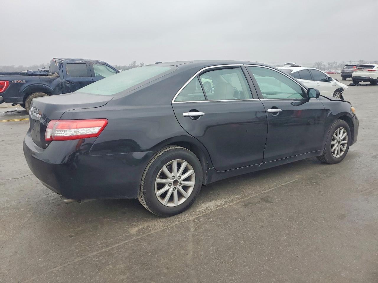 2011 TOYOTA CAMRY BASE photo 3