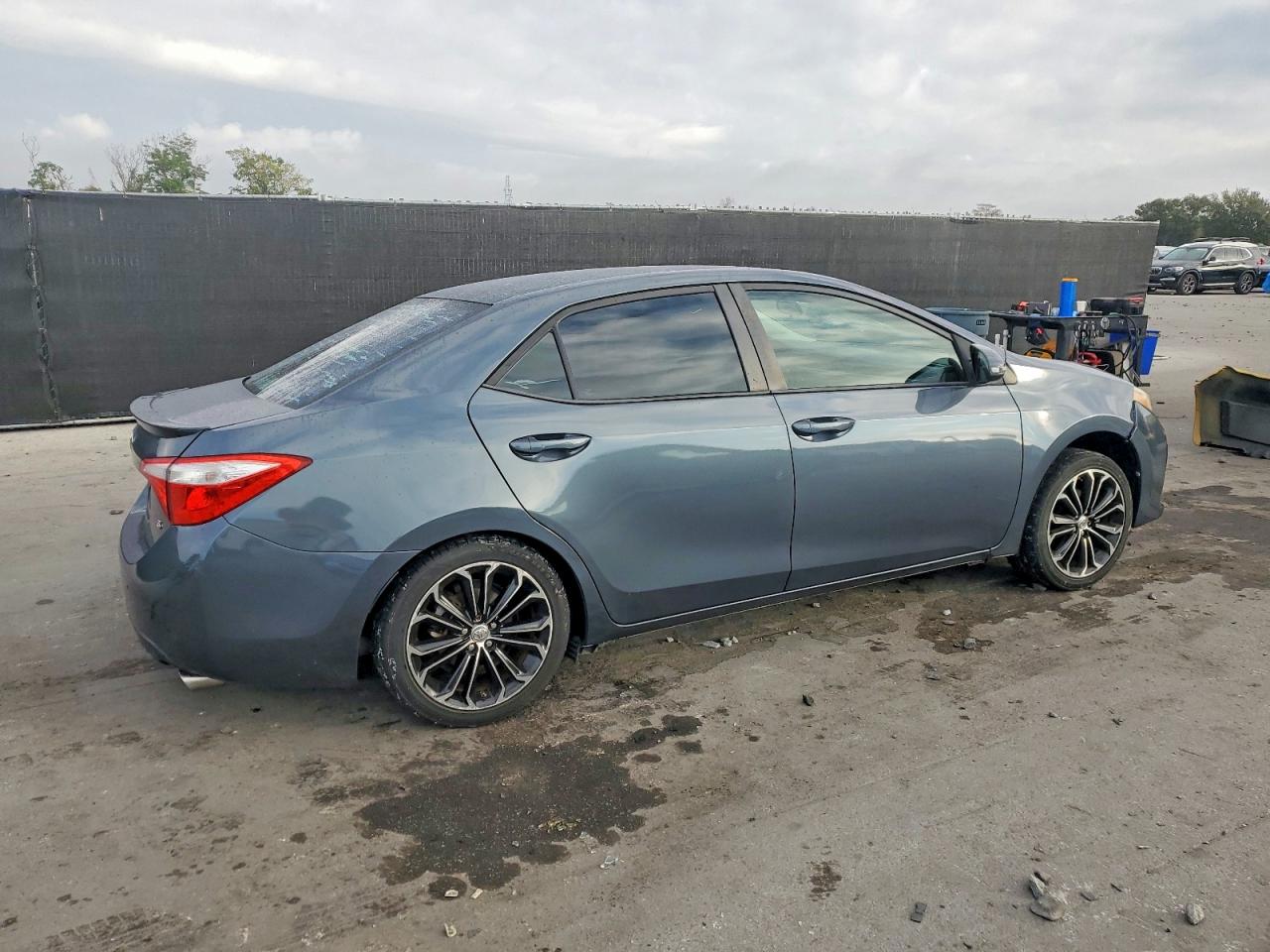 2015 TOYOTA COROLLA L photo 3