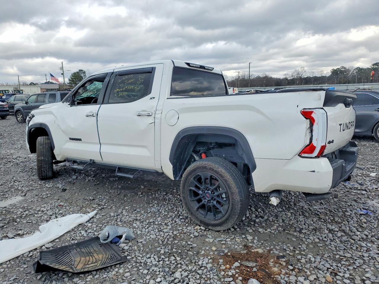 2024 TOYOTA TUNDRA CREWMAX SR photo 2