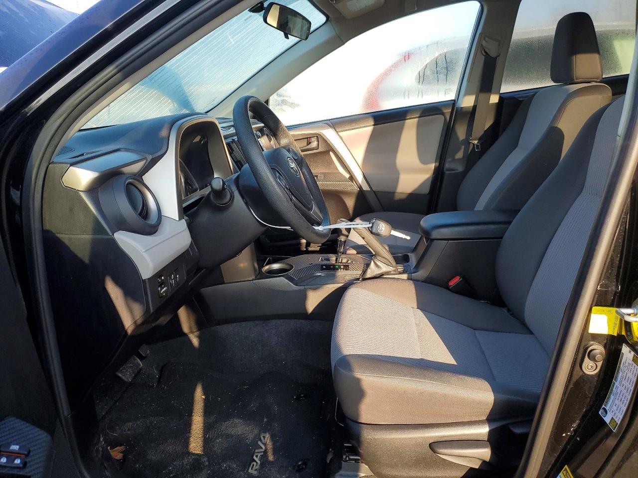 2015 TOYOTA RAV4 LE photo 7