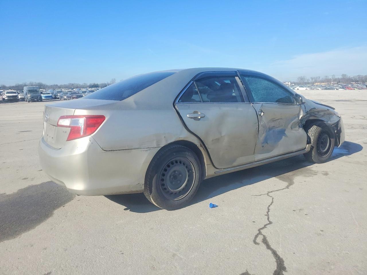 2013 TOYOTA CAMRY L photo 3