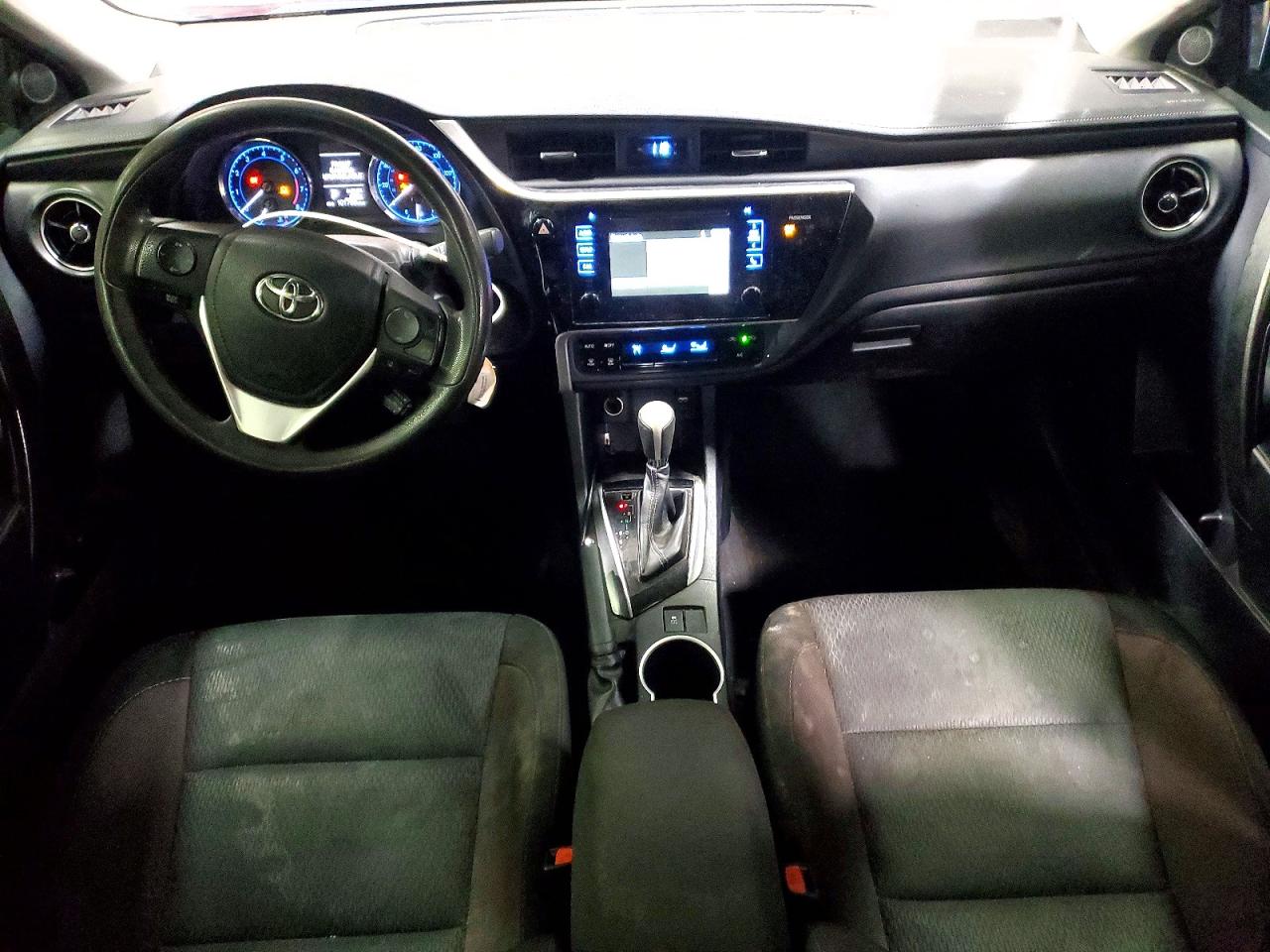 2017 TOYOTA COROLLA photo 8