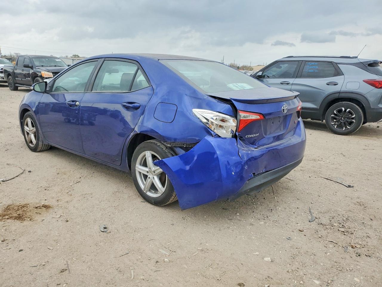 2015 TOYOTA COROLLA L photo 2