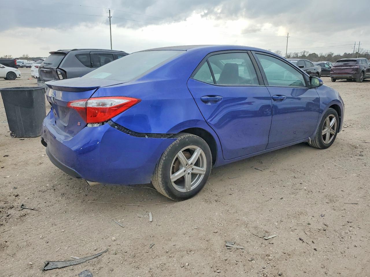 2015 TOYOTA COROLLA L photo 3