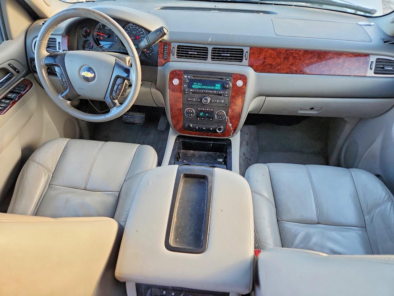 2010 CHEVROLET SUBURBAN K1500 LT photo 8