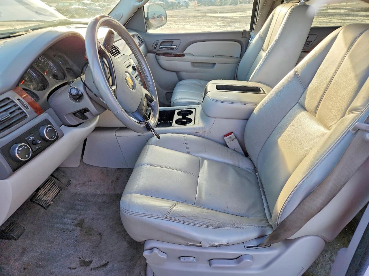 2010 CHEVROLET SUBURBAN K1500 LT photo 7