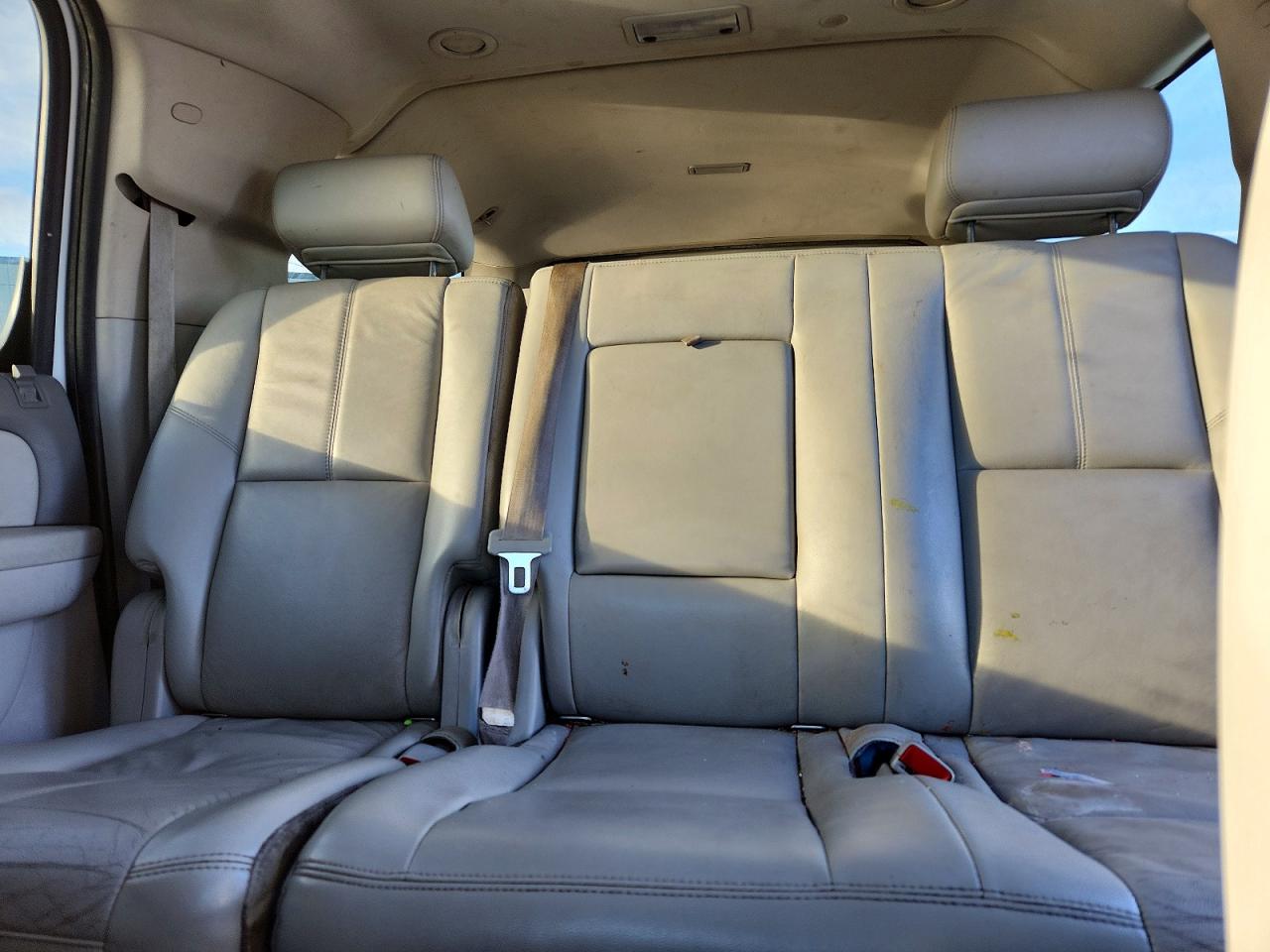 2010 CHEVROLET SUBURBAN K1500 LT photo 10